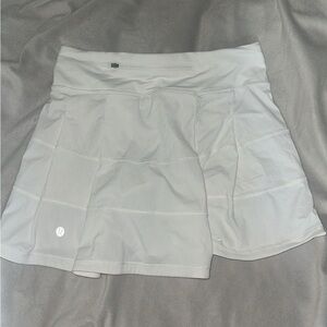 LULULEMON WHITE PACE RIVAL TENNIS SKIRT W BUILT IN SHORTS! Size 2!